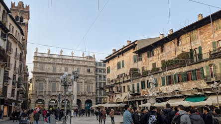 Verona destaca passeio a pé guiado